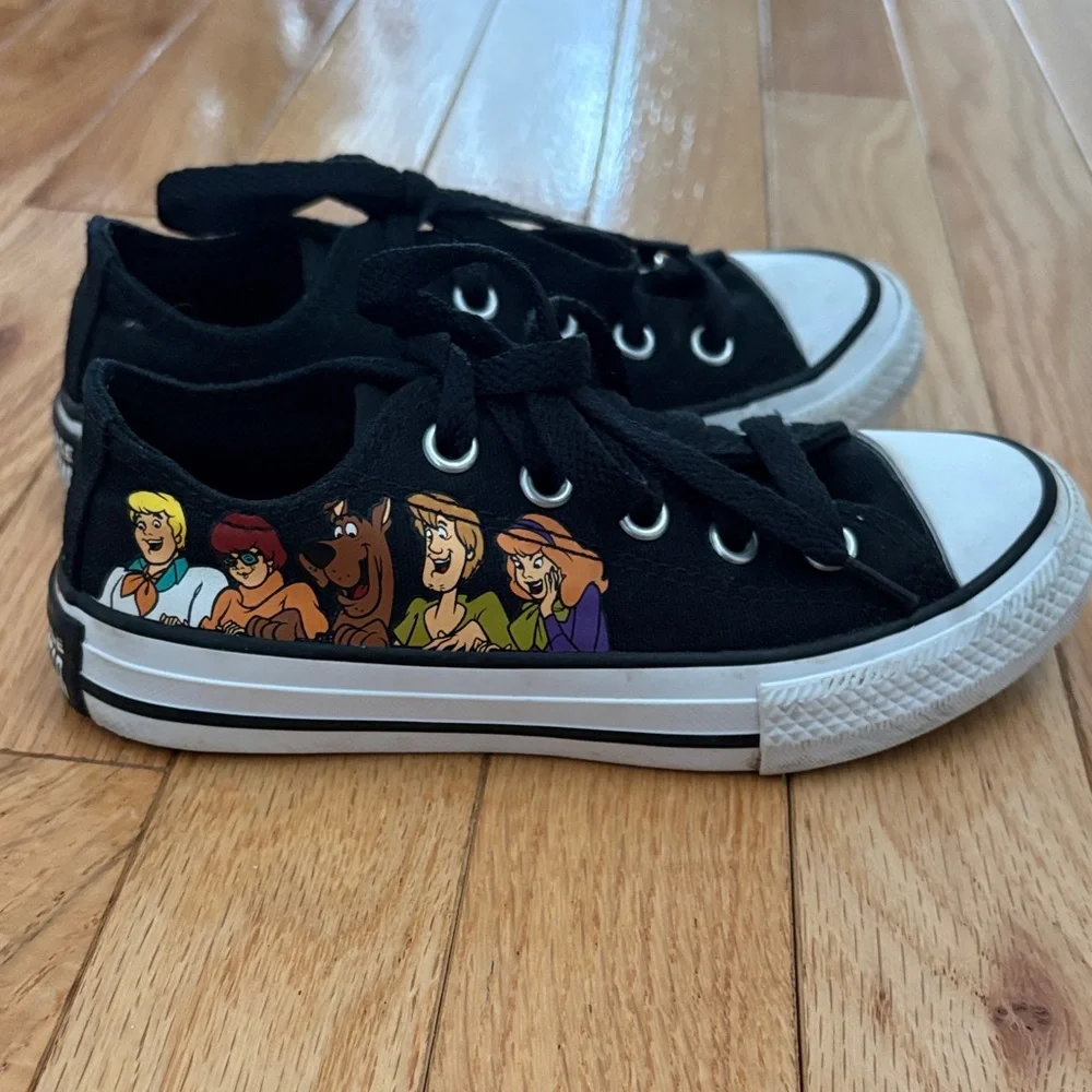 Scooby-Doo x Converse Chuck Taylor All Star Low Mystery-Solving Gang Kid Cartoon